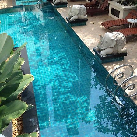 Gardengrove Suites Bangkok Exterior photo