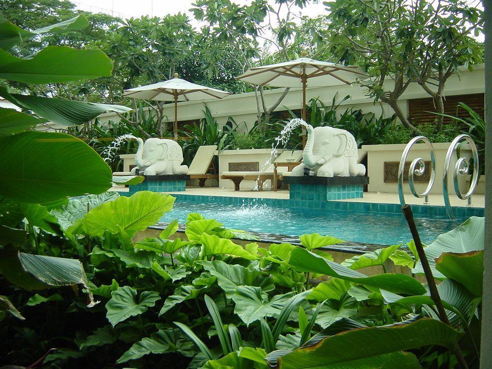 Gardengrove Suites Bangkok Exterior photo