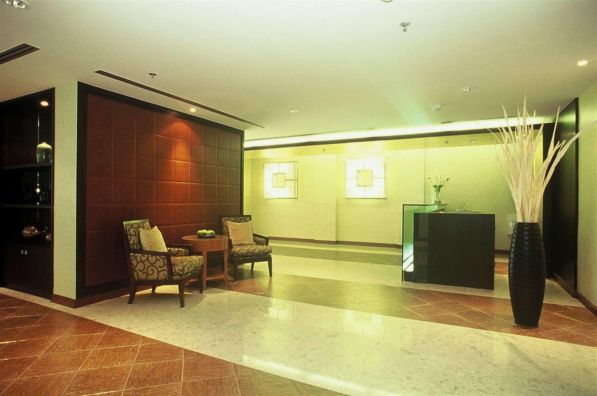 Gardengrove Suites Bangkok Exterior photo