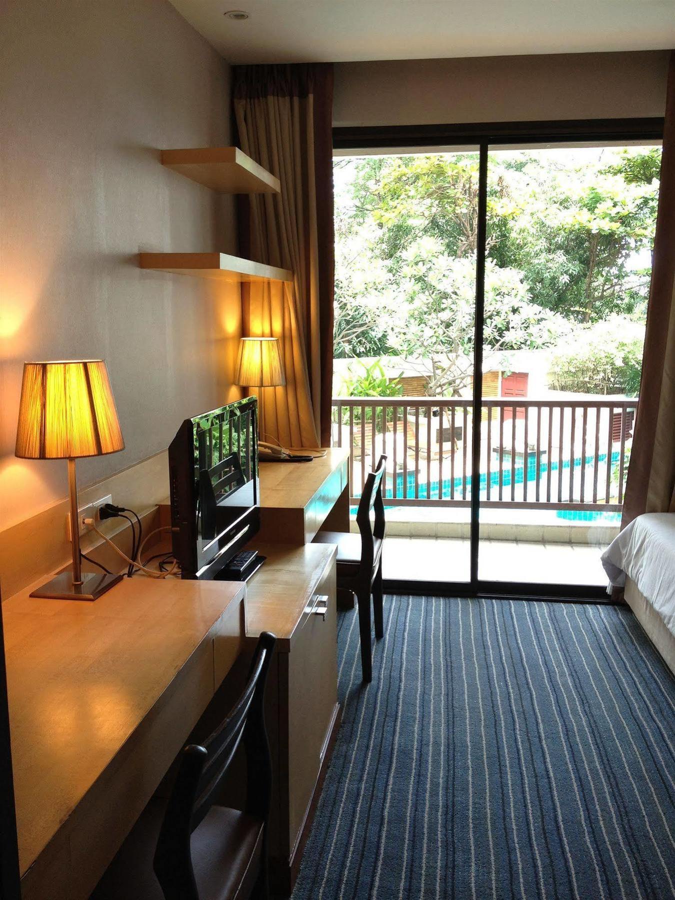 Gardengrove Suites Bangkok Exterior photo