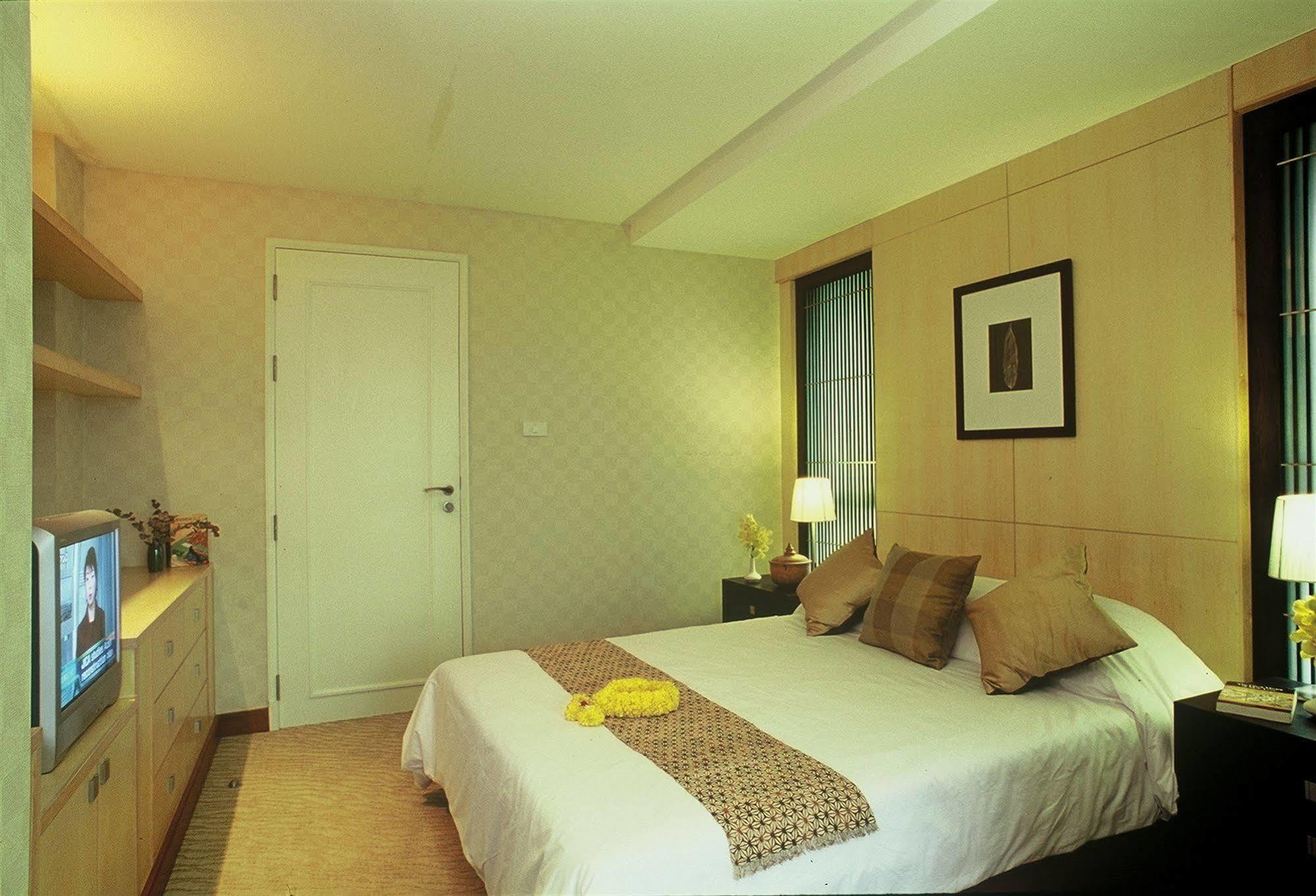 Gardengrove Suites Bangkok Exterior photo