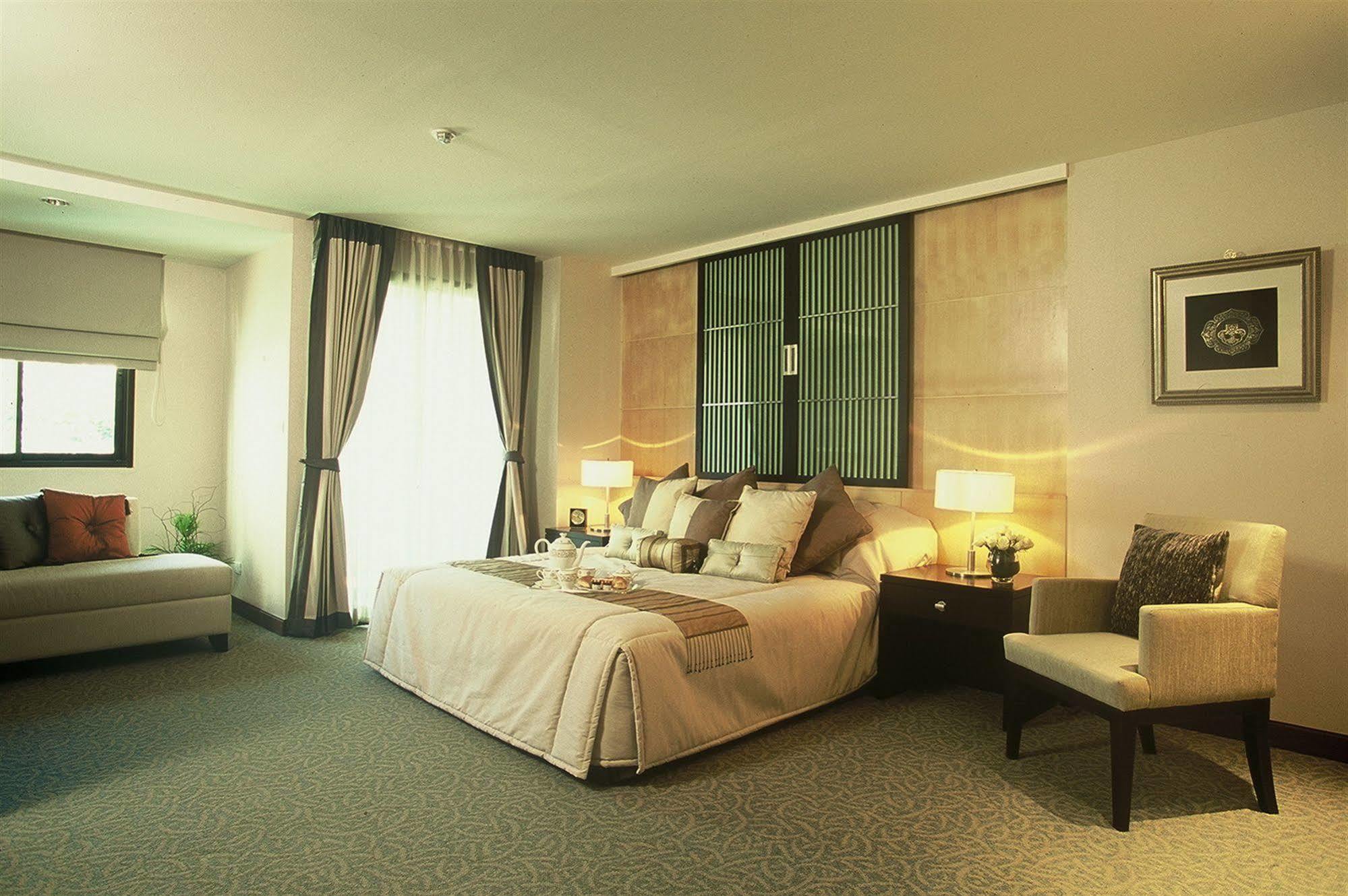 Gardengrove Suites Bangkok Exterior photo