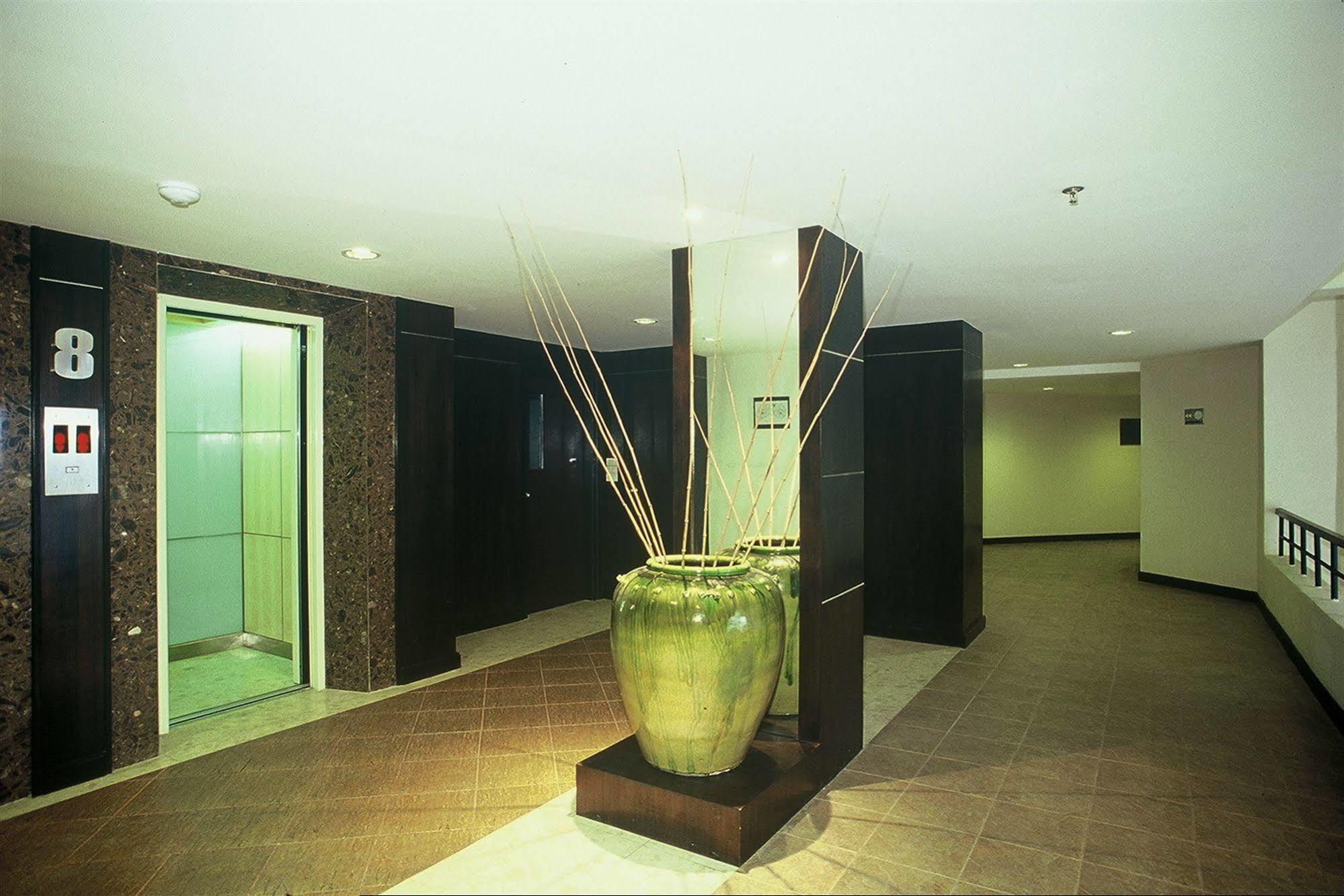 Gardengrove Suites Bangkok Exterior photo
